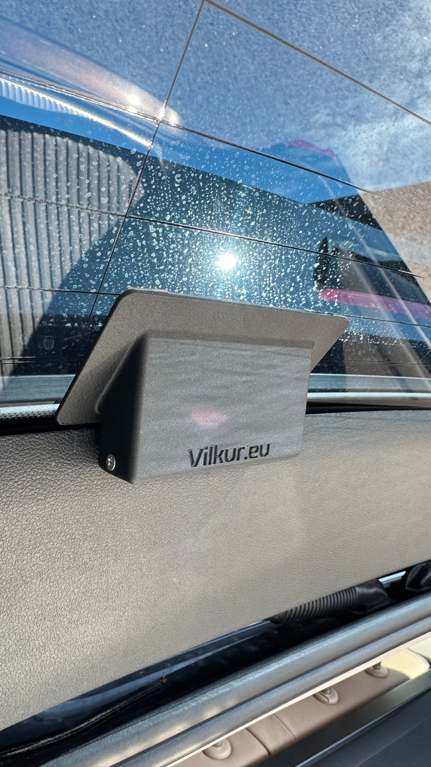 3D-tulostettu lasikiinnike Purelux Sweeper -hälytysvalolle.
